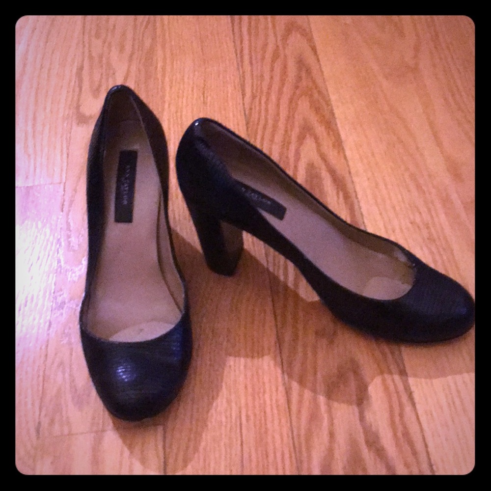 Black shimmery pumps